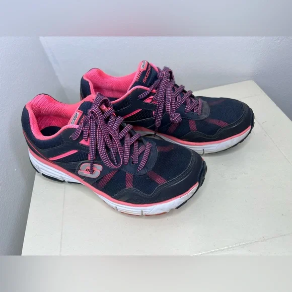 Lightweight Sketchers Sneakers - Picture 2 of 9